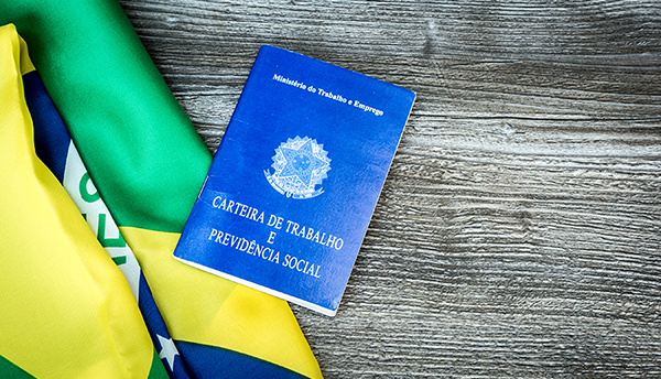 Maia estuda pontos da Previdência que podem ser tratados como projetos de lei, dizem fontes